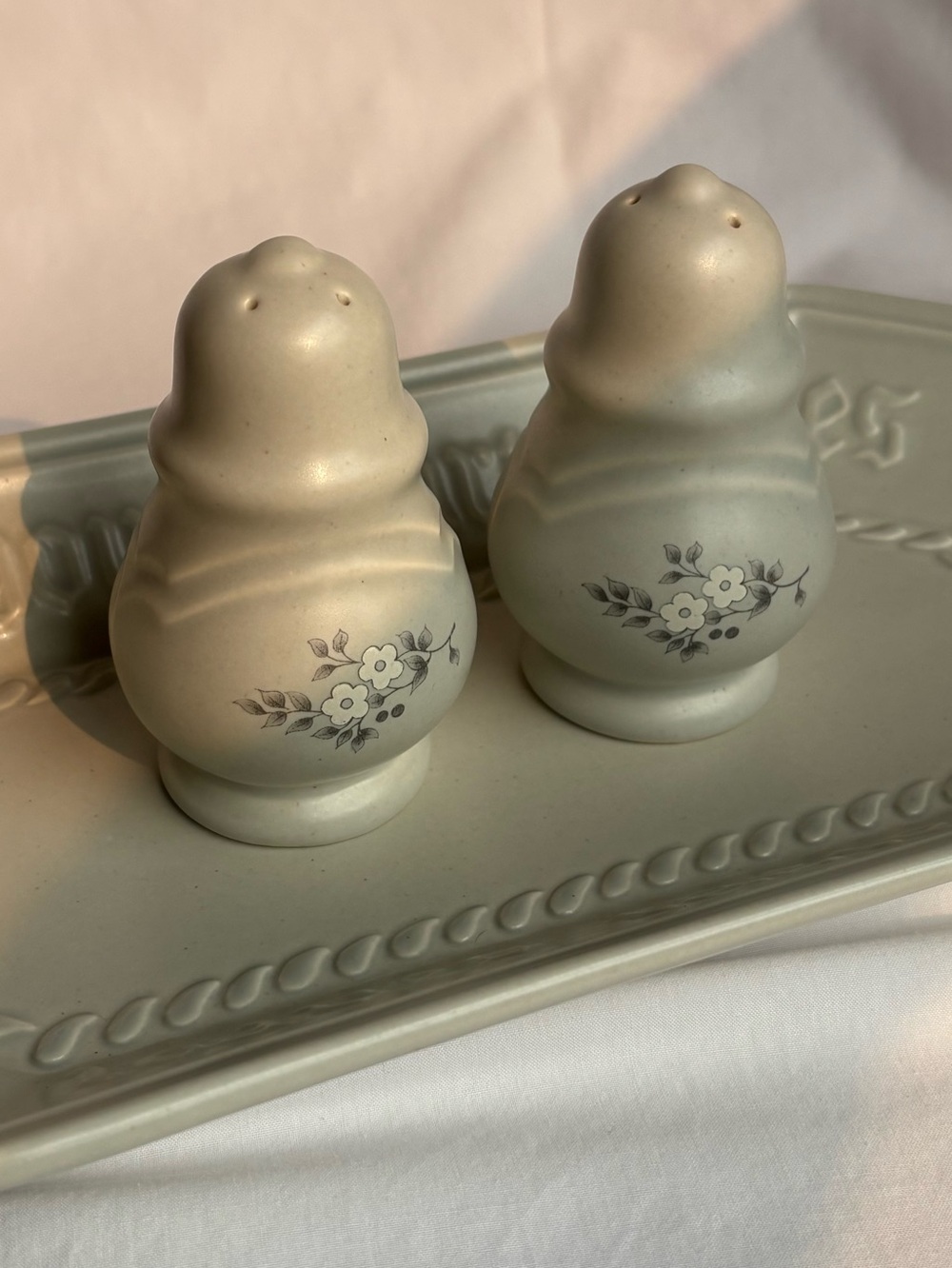 Vintage Pfaltzgraff Heirloom Bread Tray w/ Matching Salt & Pepper Shakers
